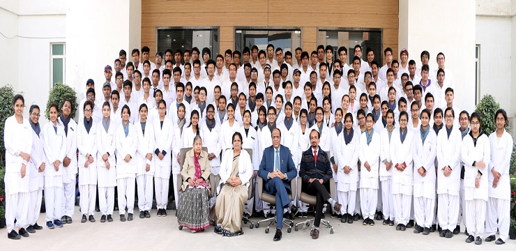 KD Medical College Students