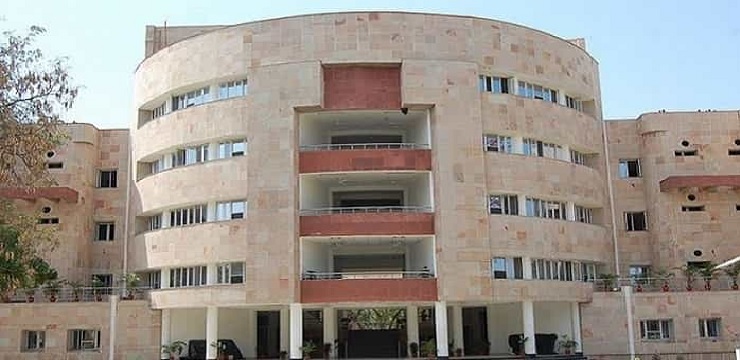 Moti-Lal-Nehru-Medical-College Building