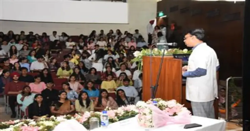 Dr. Harvansh Singh Dental College, Chandigarh Seminar