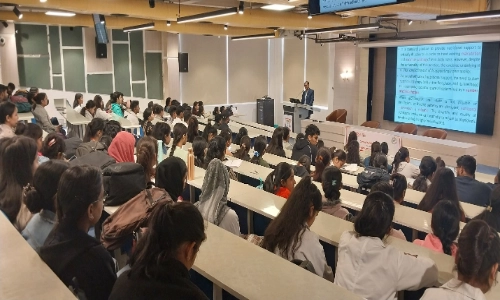 Santosh Medical College Ghaziabad Classroom